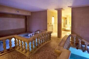 Отель Zámek Kamenný Dvůr