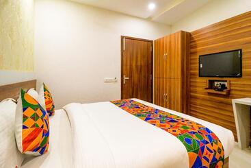 Fabhotel Golden Velvet