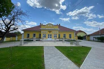 Pensjonat Kúria Vendégház