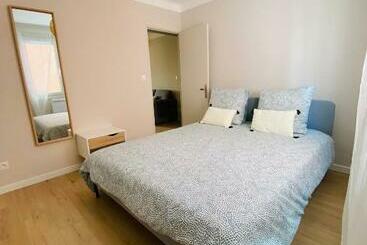 ツーリストアパートメント T2 Neuf Centre Village Collobrieres