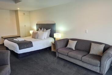 The Wharf Seaview Apartments By Avi