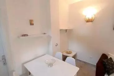 ツーリストアパートメント Apartment White