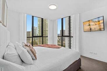 Жильё для туристов Rhapsody Surfers Paradise Beachfront Sleeps 6   Optimise Bnb