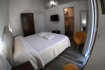 Bed and Breakfast Villa Sari Affitta Camere