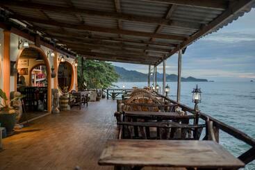 هتل Rock Sand Resort