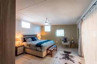 آپارتمان‌های توریست‌ها Meerkat Manor Self Catering & Accommodation Windhoek