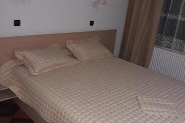 ペンション къща за гости динас