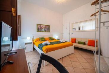 تختخواب و صبحانه Melody Room