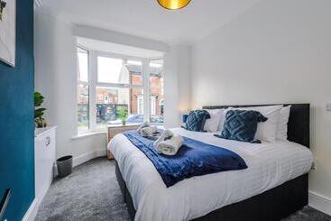 דירות לתיירים Spacious 4 Bed House In Crewe By 53 Degrees Property, Ideal For Business & Contractors, Great Locati