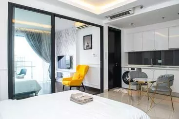 Aparthotel Stay @ Almas Puteri Harbour