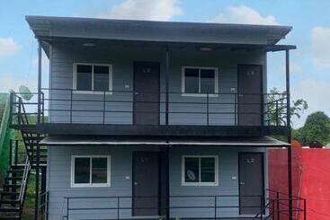 Pension (Hôtel basse catégorie) บ้านวนัชชา รีสอร์ท