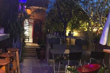 פנסיון Golf House