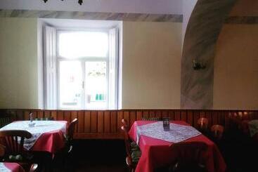 הוסטל Zur Goldenen Krone