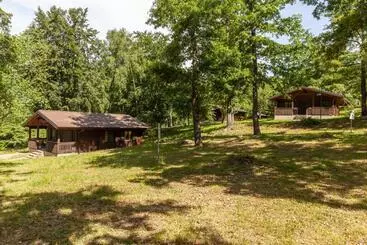 ツーリストアパートメント Villaggio Anemone   Chalet Castagno