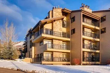 ツーリストアパートメント 1005   Walk To Ski Modern Luxurious Townhome