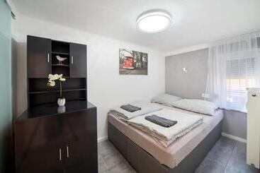 Жильё для туристов Centroom Pécs Apartman