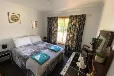 ツーリストアパートメント Pull Up Stumps