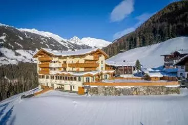 Hostel Gasthof Tannen   Alm