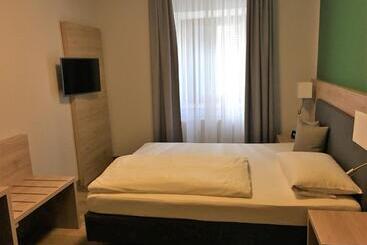 Eberl Hotel Pension München   Feldmoching