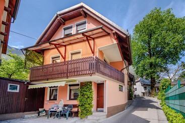 پانسیون Apartment & Rooms Bruna Vučič