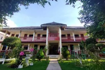 Albergue Sunshine Paradise Inn