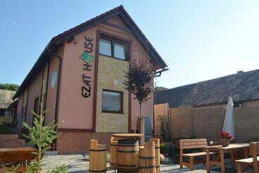 膳宿费 Ezathouse Devičie