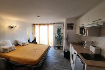 ツーリストアパートメント Studio Sunset