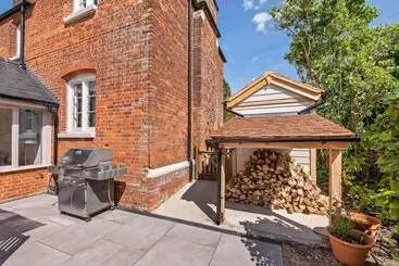 ツーリストアパートメント Luxury Home With Large Garden The School House
