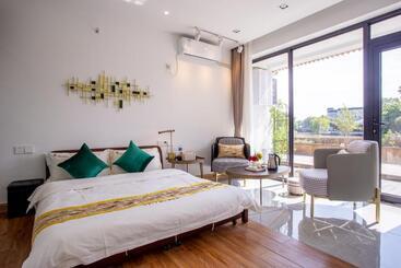 Bed and Breakfast 同里泊·晓烟河景民宿