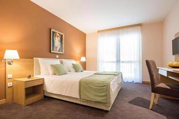 هتل Etno Naselje Vrdnička Kula