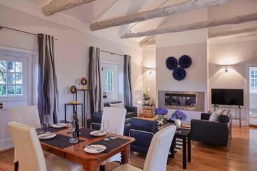 مبيت وإفطار Allèe Bleue Wine Estate