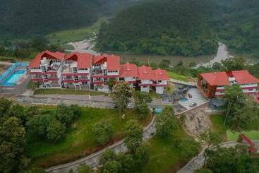 Отель The Lake View Munnar