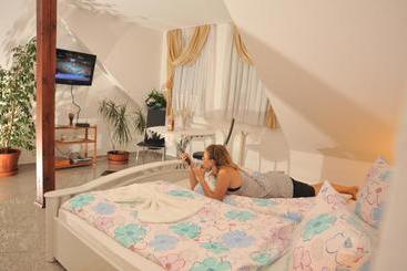 ホテル Pensjonacik Graven