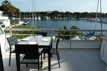Turista apartmanok Sol Y Days Darse, Superbe Appartement De Type Marina Avec Belle Terrasse Vue Port De Plaisance
