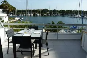 ツーリストアパートメント Sol Y Days Darse, Superbe Appartement De Type Marina Avec Belle Terrasse Vue Port De Plaisance