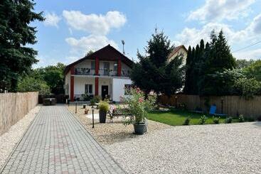 דירות לתיירים Babér Vendégház