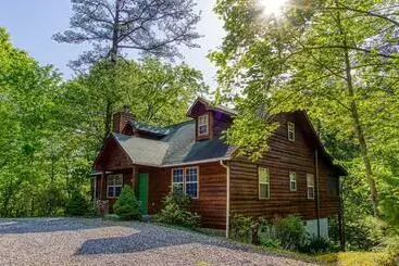 ツーリストアパートメント Laurel Cottage, 560 Free Tickets Each Paid Day, Hot Tub, Pool Table!