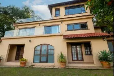 Turistihuoneistot Vintage Serene Villa