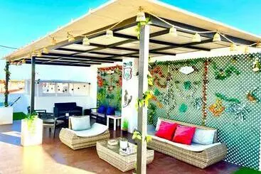 Turistihuoneistot Animos! Apartments   10 Modern Apartments Near The City & Beach, Perfect For Nomads, Travellers, Fam