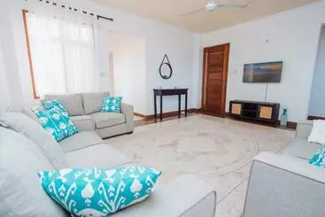 Turistlägenheter Cozy Bespoke Ocean View Penthouse Apartment