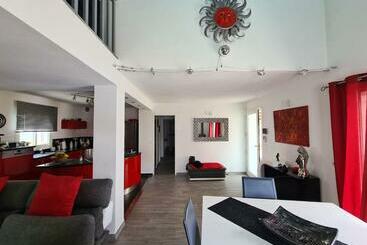 Жильё для туристов Villa Elegante A Ollioules + Piscine