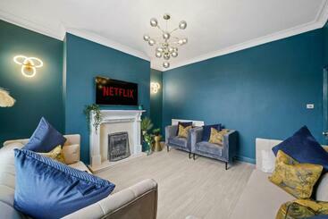 דירות לתיירים The Most Central And Lux Whitby House   Hot Tub