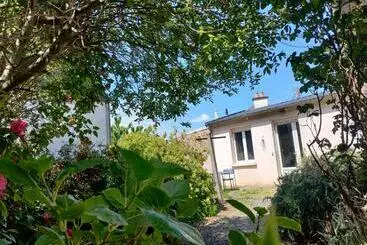 ツーリストアパートメント Maison Calme Entre Terre Et Mer   Proche Gare   Stationnement   Jardin