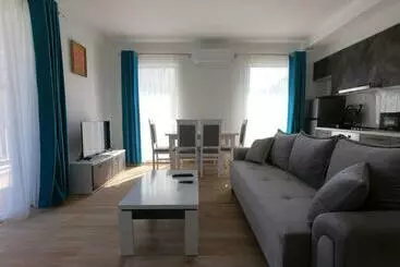 Appartamenti turistici R&i Sea And Mountain View Apartments Radhimë