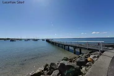 ツーリストアパートメント Seabreeze Escape   Belle Escapes Jervis Bay