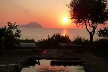 ツーリストアパートメント Villa La Vigna Nella Baia Di Pollara, Incantevole Con Piscina