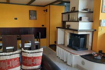 관광객 아파트 Appartamento Con Giardino E Parcheggio Riservato