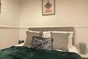 ツーリストアパートメント Cosy Home With Free Parking And Fast Internet