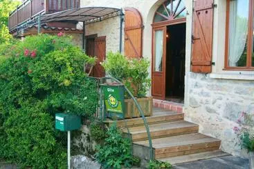 Appartements touristiques Maison Charmante A Milhars Avec Terrasse Et Vue Sur La Ville