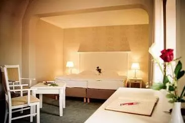 هتل Mutiger Ritter